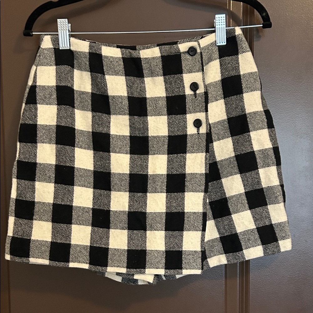 Limited Vintage Black and Cream Wool Checkered Mini Skort. Size 8